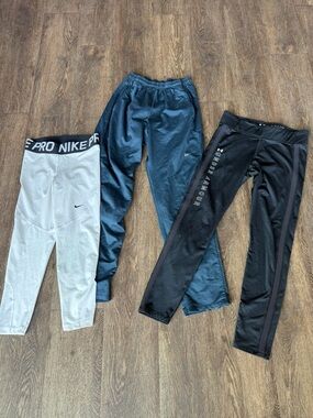 Nike Athletic Bottoms Lot Q27